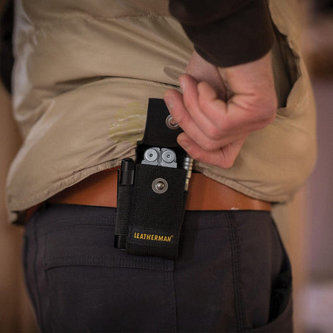 Kit de SURGE Negra Leatherman con Linterna P2R Core Ledlenser y Matraca Leatherman Leatherman