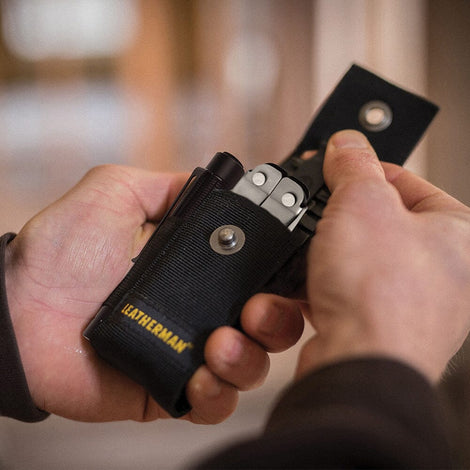 Kit de Multiherramienta Super Tool 300 Plata Leatherman con Linterna P2R Core Ledlenser Leatherman