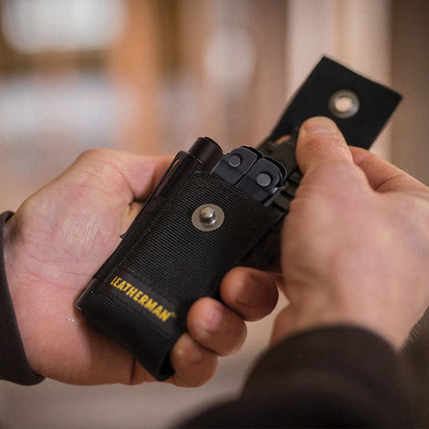 Kit de Multiherramienta Super Tool 300 Negra Leatherman con Linterna P2R Core Ledlenser Leatherman