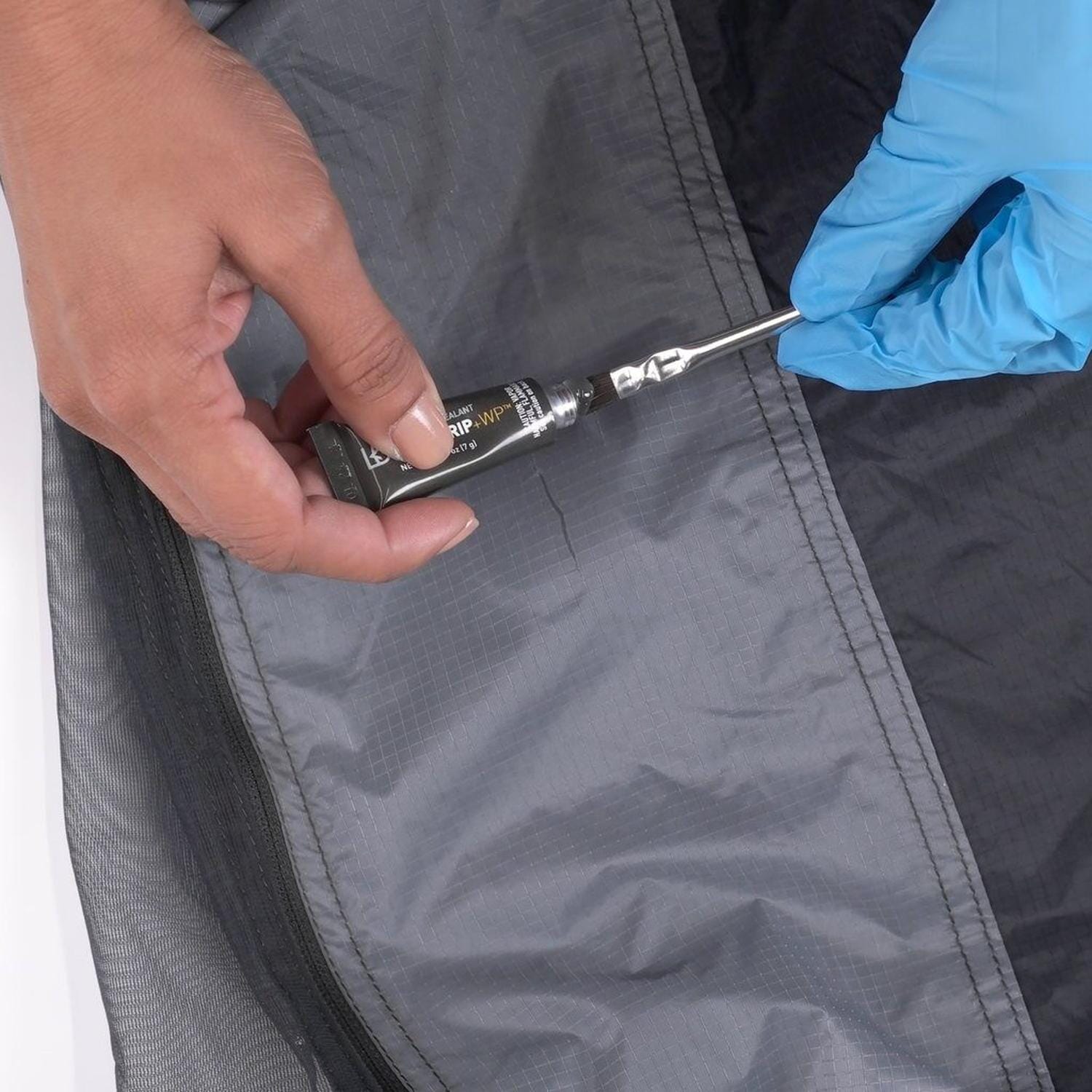 Parches con Kit de Reparación SEAM GRIP WP-K Blanco y Negro Gear Aid Parches Gear Aid
