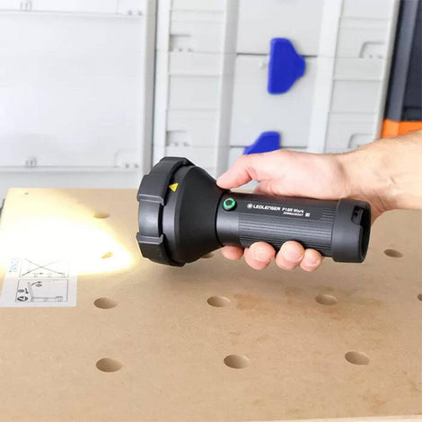 Linterna Recargable de Mano P18R WORK Negra Ledlenser Ledlenser 
